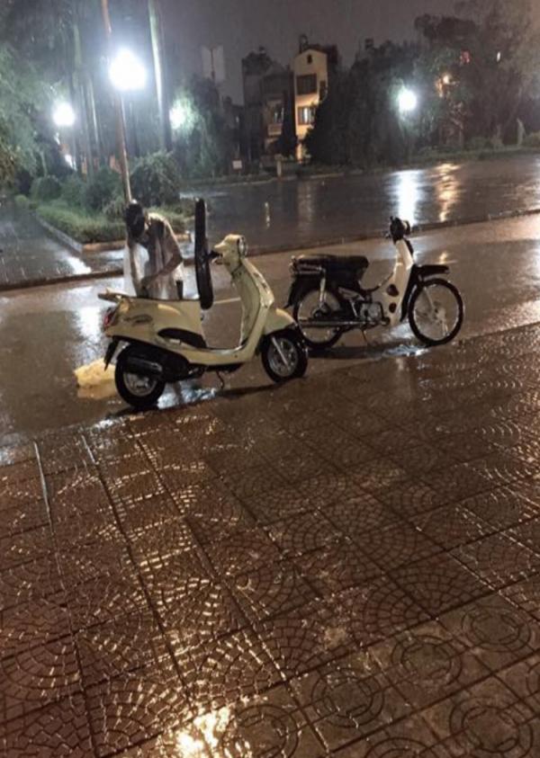 Cậu em trai vẫn cứu chị khi xe hết xăng nay mắc trọng bệnh, chị gái xót xa: Tôi đau lắm, ngày nào cũng lầm lũi sau cửa kính nhìn em-1