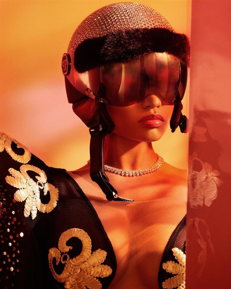 Thật tự hào! Nicki Minaj diện bộ cánh của NTK Việt trên tạp chí thời trang nổi tiếng-1