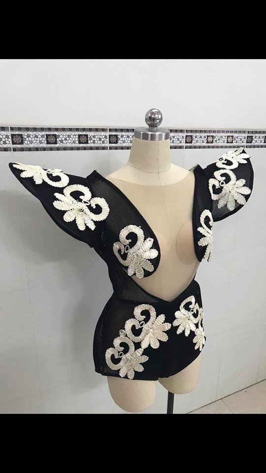 Thật tự hào! Nicki Minaj diện bộ cánh của NTK Việt trên tạp chí thời trang nổi tiếng-2