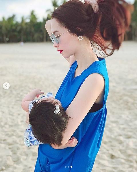 Đúng dịp kỷ niệm một năm ngày cưới, Đặng Thu Thảo lần đầu khoe ảnh tổ ấm trọn vẹn với 3 thành viên-9