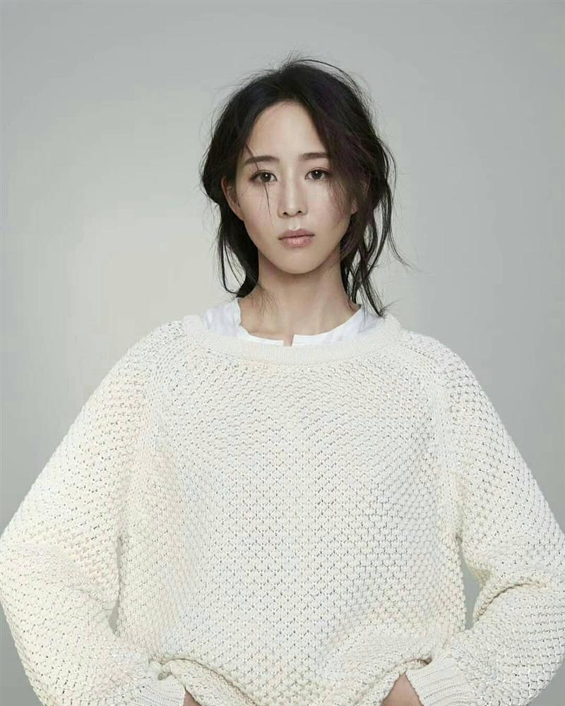 Học cách lên đồ trắng đẹp rụng rời như Hải Lan Trương Quân Ninh-5