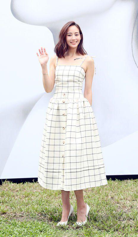 Học cách lên đồ trắng đẹp rụng rời như Hải Lan Trương Quân Ninh-8