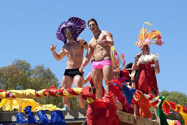 Mùa đông sang châu Phi tránh rét với những lễ hội siêu độc này-10