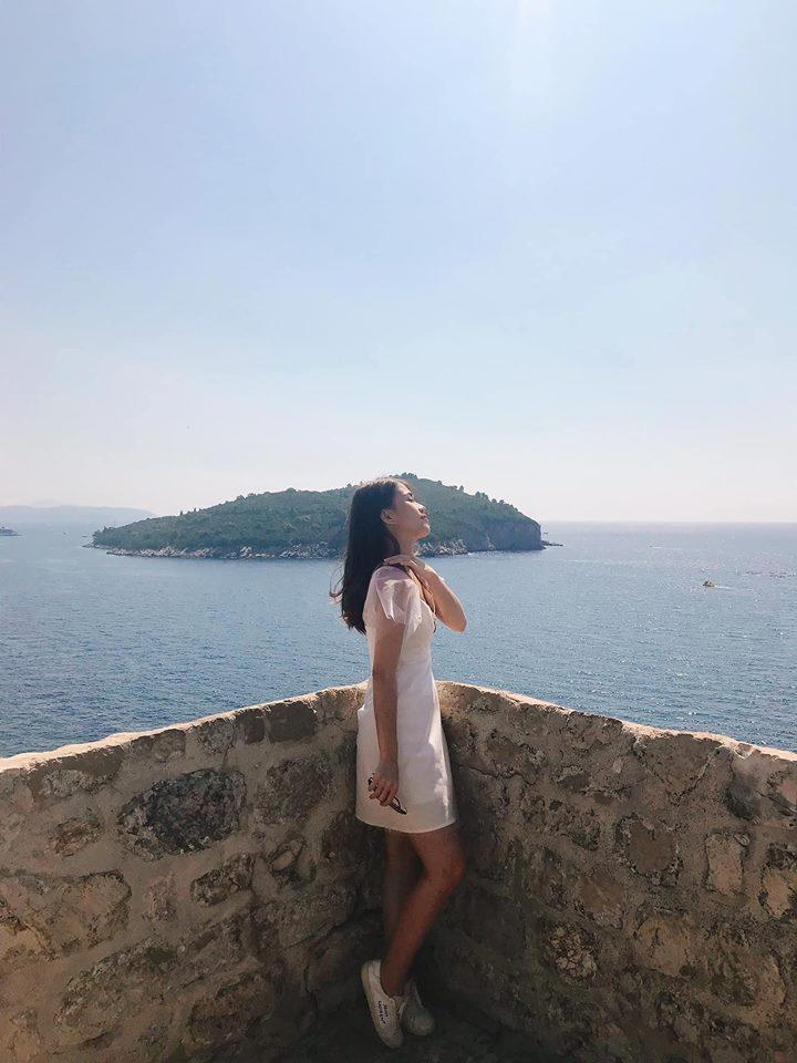 Bị chê diễn xuất đờ đẫn trong Hậu duệ mặt trời, Khả Ngân cầu xin khán giả đừng miệt thị tôi-10