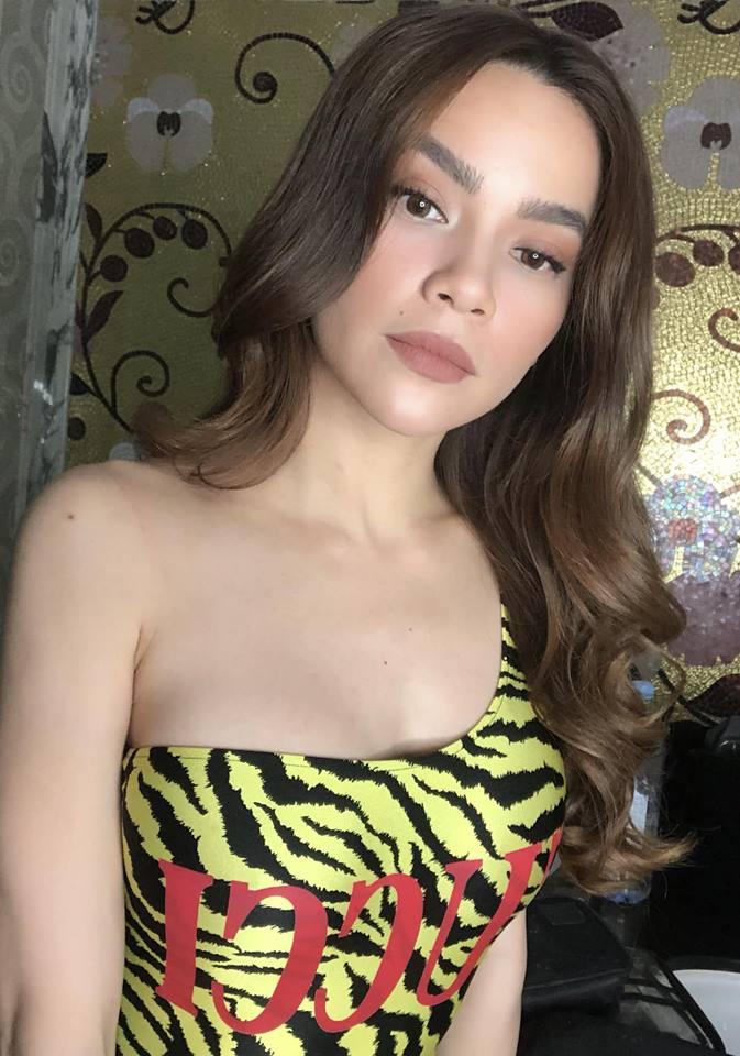 Đẳng cấp Hồ Ngọc Hà: Chỉ đi bơi thôi cũng phải trang điểm, bôi son thật kỹ-1