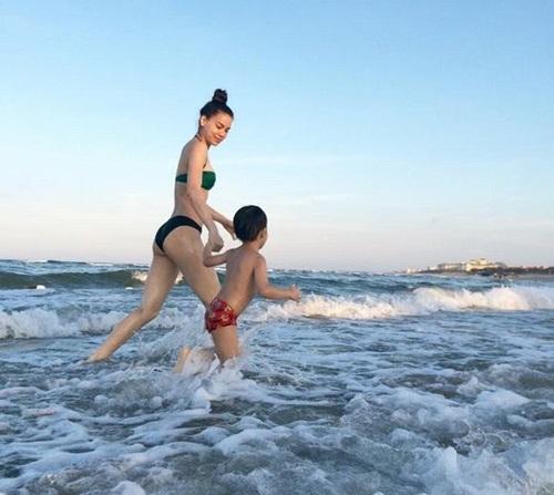 Đẳng cấp Hồ Ngọc Hà: Chỉ đi bơi thôi cũng phải trang điểm, bôi son thật kỹ-19