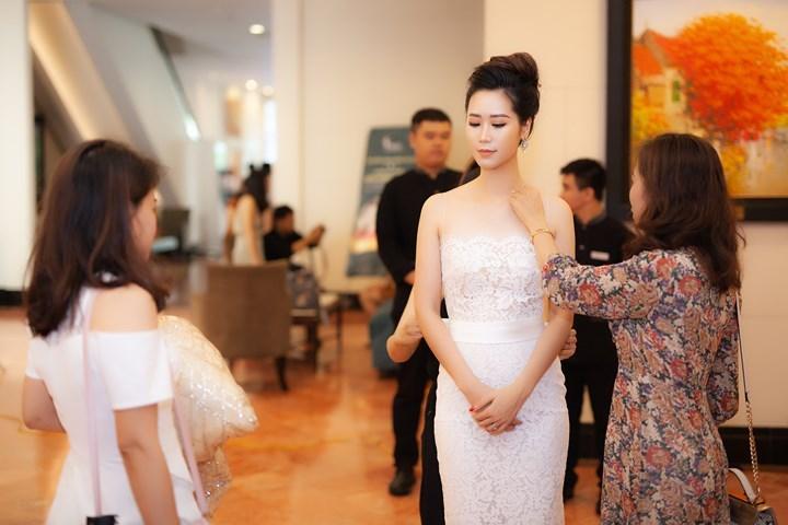 Hoa hậu Việt đăng quang năm 2018: Người phủ sóng truyền thông, kẻ lặn mất tăm khỏi showbiz-23