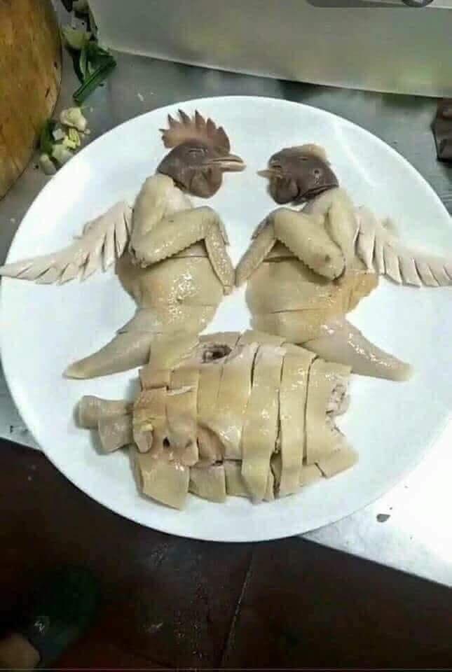 Trổ tài làm món gà luộc uyên ương cực ấn tượng lần đầu ra mắt bố mẹ vợ tương lai, chàng trai được dân mạng vỗ tay rần rần-1