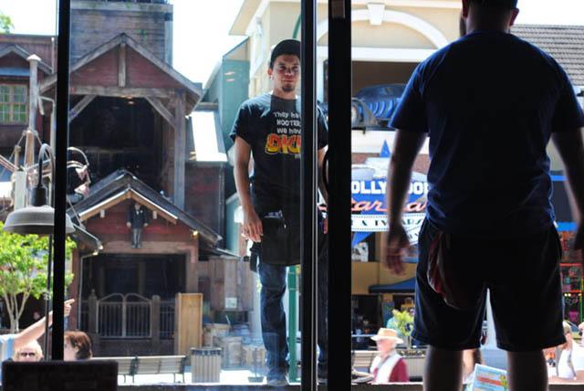 Không chỉ Việt Nam mới có quán chửi, tại Mỹ cũng có một nơi vừa ăn vừa chửi nhau-2