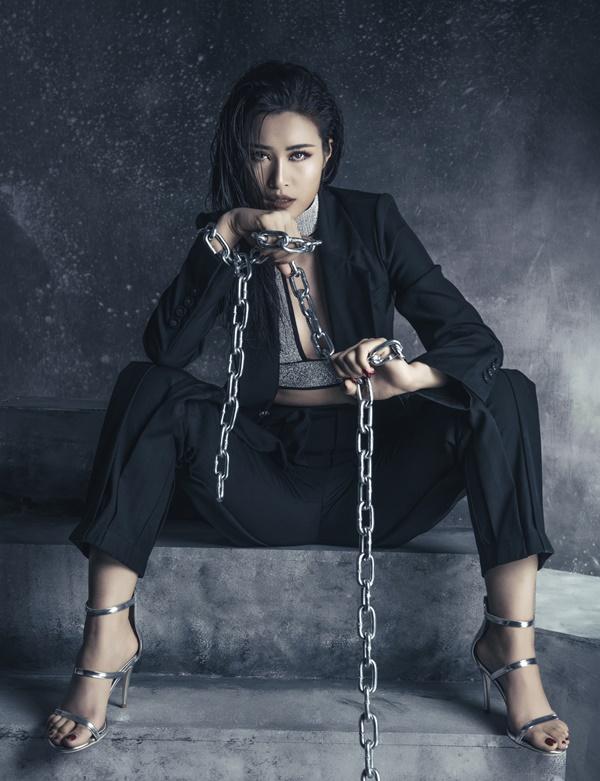 Hết làm người ngoài hành tinh, Đông Nhi lại gây choáng với hình tượng sinh vật đột biến-3