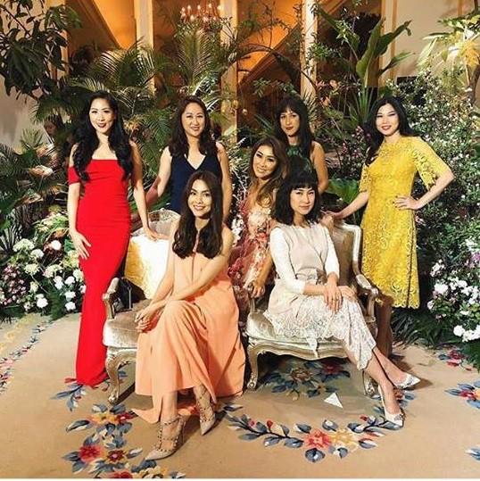 Chỉ mặc áo dài đi dự đám cưới bạn thân, Tăng Thanh Hà trông cũng rất quý tộc, thần thái hút mắt nhìn-4