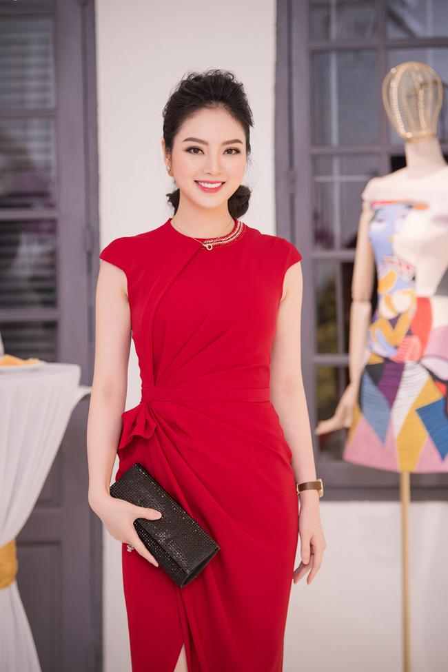 Hoa hậu Thùy Lâm lần nào xuất hiện cũng gây thương nhớ-16