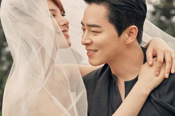 Showbiz Hàn rộn ràng chúc phúc Jo Jung Suk và ca sĩ Hậu duệ mặt trời Gummy về chung một nhà-1