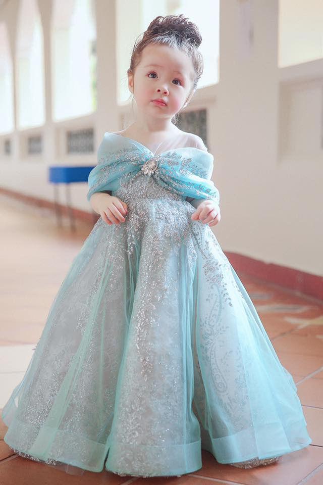 Mới 4 tuổi nhưng công chúa nhỏ của Elly Trần bắn tiếng Anh người lớn còn phải học hỏi-4