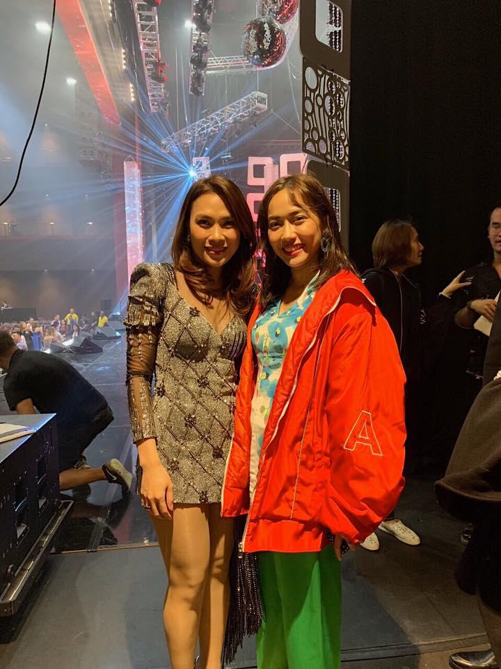 Lộ diện fan cuồng nhảy điên loạn trong cánh gà khi Mỹ Tâm đang hát-5