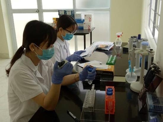 Kết quả ADN lật tẩy bí mật trong buổi họp lớp của nàng dâu ngoan hiền