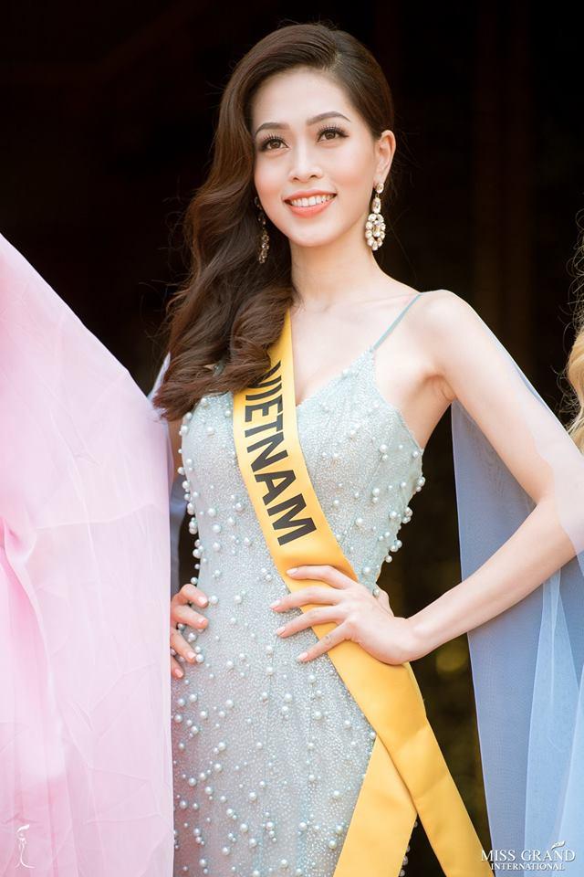 Không chỉ giới thiệu đầy khí chất, Bùi Phương Nga còn tung váy xuất thần tại Miss Grand International 2018-2