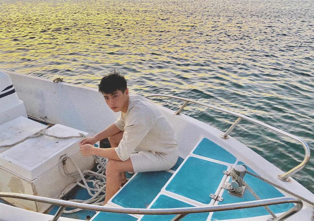 Chủ cửa hàng hoa 6 múi, đẹp trai như tài tử khiến chị em xao xuyến-5