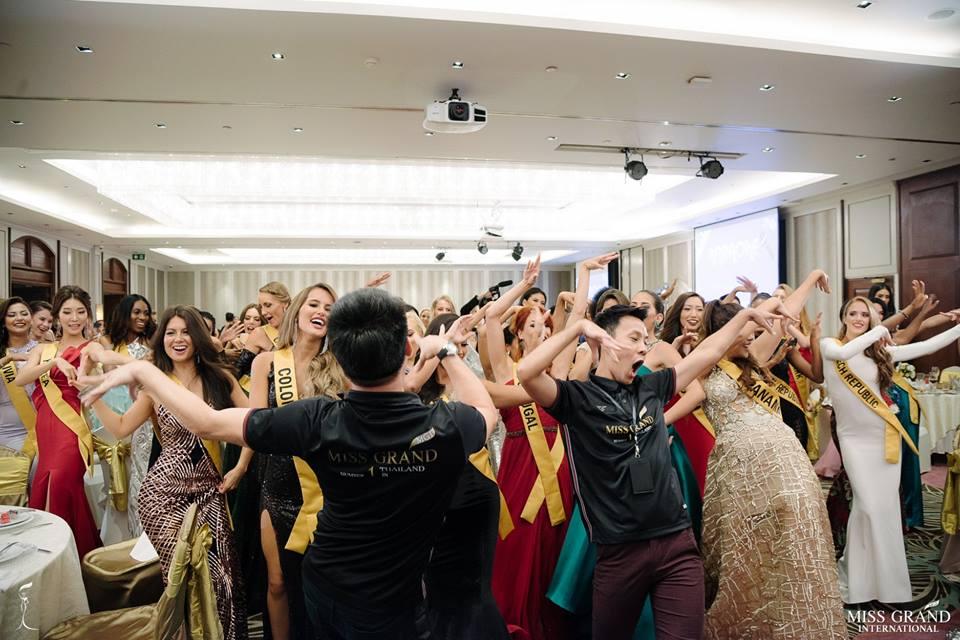 Giỏi nhảy nhưng lại bị bắt hát, Bùi Phương Nga vẫn tự tin cầm mic bất chấp nốt cao chênh vênh tại Miss Grand 2018-10