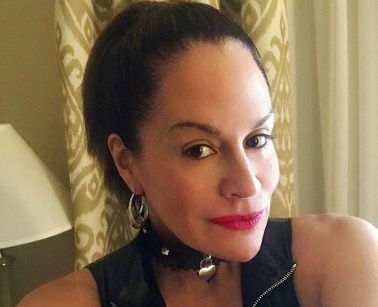 Người phụ nữ kiếm hàng chục nghìn đô mỗi năm nhờ đăng ảnh chụp đôi chân trên mạng-3