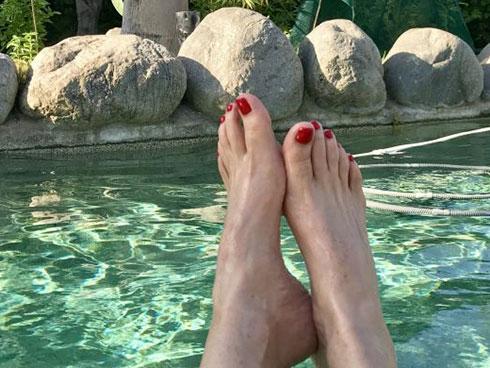 Người phụ nữ kiếm hàng chục nghìn đô mỗi năm nhờ đăng ảnh chụp đôi chân trên mạng