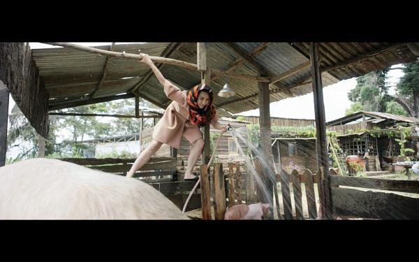 Ngân Khánh bá đạo khi đi giày cao gót 30 triệu để tắm heo-10