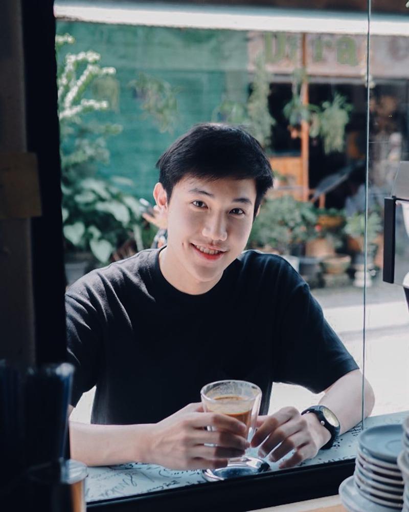 Soái ca trường Y đẹp trai như tài tử, cao 1,81 m-4