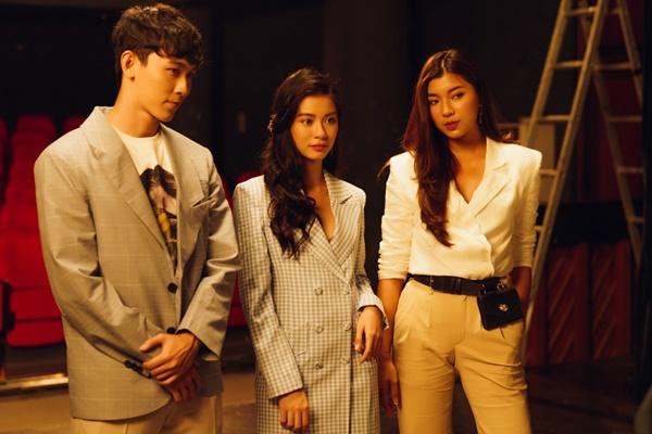 Sau khi đính hôn với bạn trai, Trương Kiều Diễm trở lại với MV đậm mùi bách hợp?-3