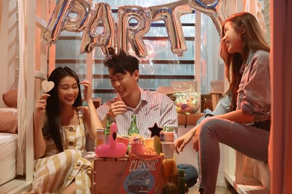 Sau khi đính hôn với bạn trai, Trương Kiều Diễm trở lại với MV đậm mùi bách hợp?-5