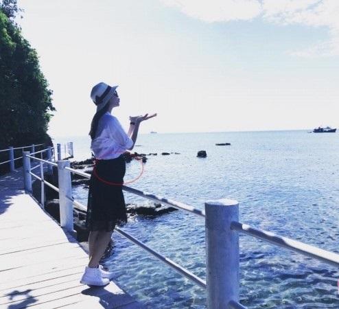 Giữa tin đồn ở ẩn vì mang bầu, Phạm Hương tiếp tục lộ vòng 2 phình to bất thường-11