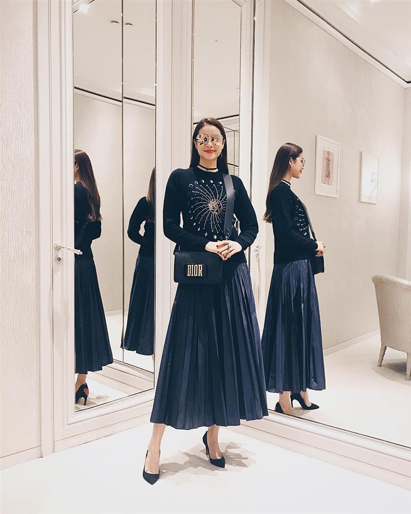 Giữa tin đồn ở ẩn vì mang bầu, Phạm Hương tiếp tục lộ vòng 2 phình to bất thường-4