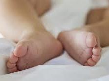 Cô gái ra khỏi nhà vệ sinh sân bay, nhân viên đi vào phát hiện sự thật đáng sợ-2