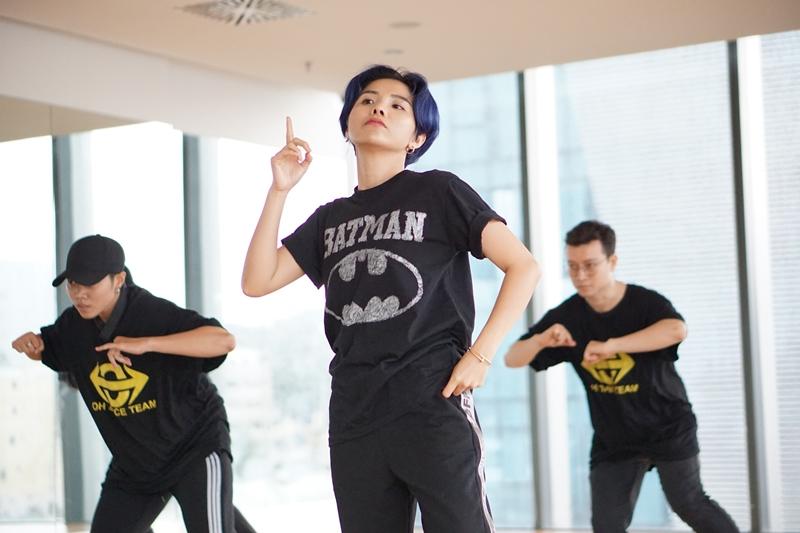 Tên ca khúc nhạy cảm của Bảo Anh, Mr Cần Trô đi hát, Juun Đăng Dũng làm MV về hội bạn trai cũ của cô dâu-11