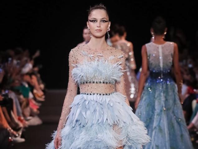 Một chiếc váy 4 số phận: Ngô Cẩn Ngôn - Địch Lệ Nhiệt Ba - Ngọc Trinh đều xách dép cho một bà mẹ bỉm sữa-10