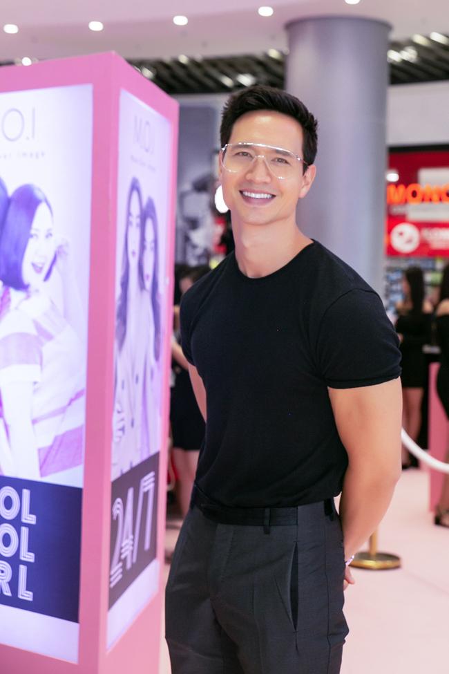 Ai thích đồn giải tán cứ đồn, Kim Lý vẫn tháp tùng Hà Hồ đi event với nụ cười viên mãn-5