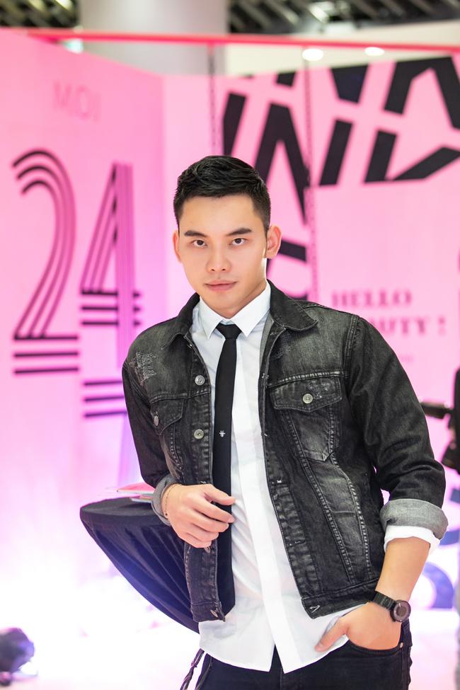 Ai thích đồn giải tán cứ đồn, Kim Lý vẫn tháp tùng Hà Hồ đi event với nụ cười viên mãn-15