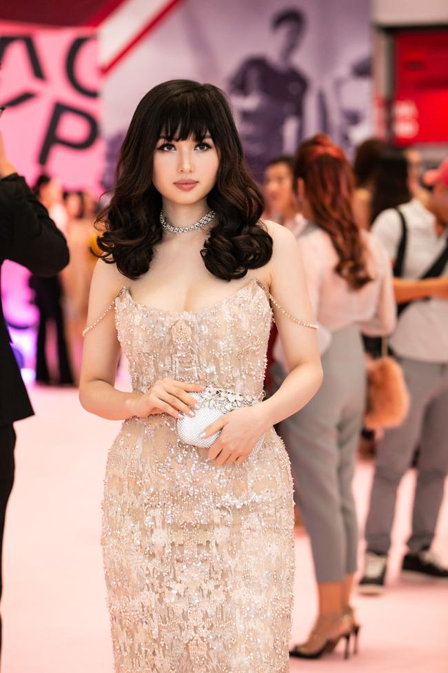 Ai thích đồn giải tán cứ đồn, Kim Lý vẫn tháp tùng Hà Hồ đi event với nụ cười viên mãn-17