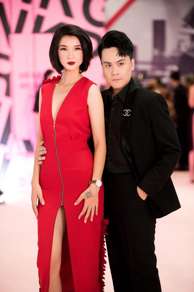 Ai thích đồn giải tán cứ đồn, Kim Lý vẫn tháp tùng Hà Hồ đi event với nụ cười viên mãn-13