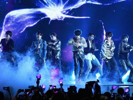 Tài khoản tiên tri nổi tiếng dự đoán BTS sẽ về Hà Nội trong năm sau?