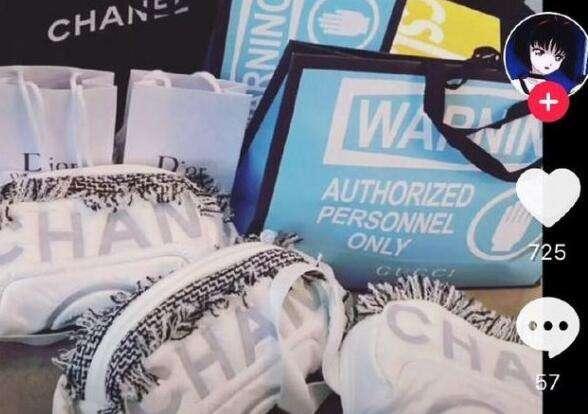 Con gái hở hàm ếch của Vương Phi - Lý Á Bằng khoe cuộc sống sướng từ trong trứng-7