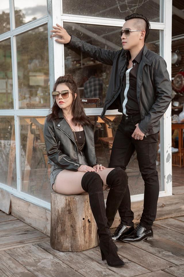 Sau cuộc ly hôn đình đám, chị gái Ngọc Trinh kết hôn lần 2 với nam ca sĩ Tiêu Quang vào 27/10-9