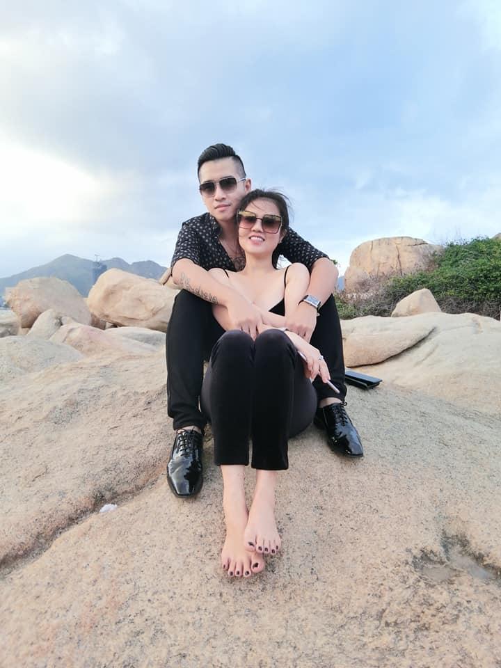 Sau cuộc ly hôn đình đám, chị gái Ngọc Trinh kết hôn lần 2 với nam ca sĩ Tiêu Quang vào 27/10-11