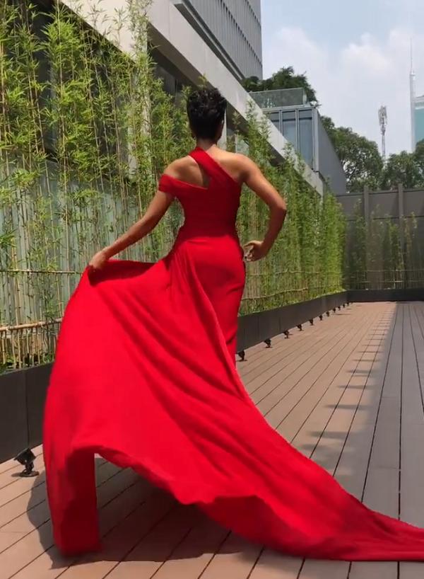 Catwalk chơi mà đã ấn tượng, fan yên tâm về kỹ năng trình diễn cứng cựa của HHen Niê tại Miss Universe 2018-5