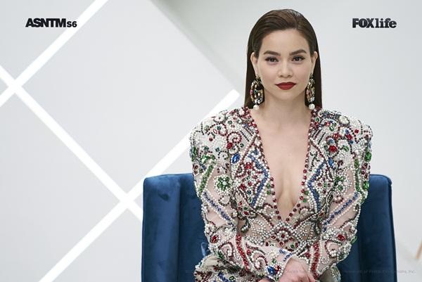 Không chỉ nói tiếng Anh lưu loát, Hồ Ngọc Hà còn thị phạm thuyết phục tại Asias Next Top Model-8