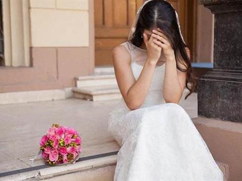 Mời người yêu cũ đến dự đám cưới ai ngờ bị anh ta phá tan hôn lễ