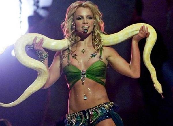 Đây là danh sách đạo cụ độc lạ đã đi vào ‘lịch sử’ của sao-1