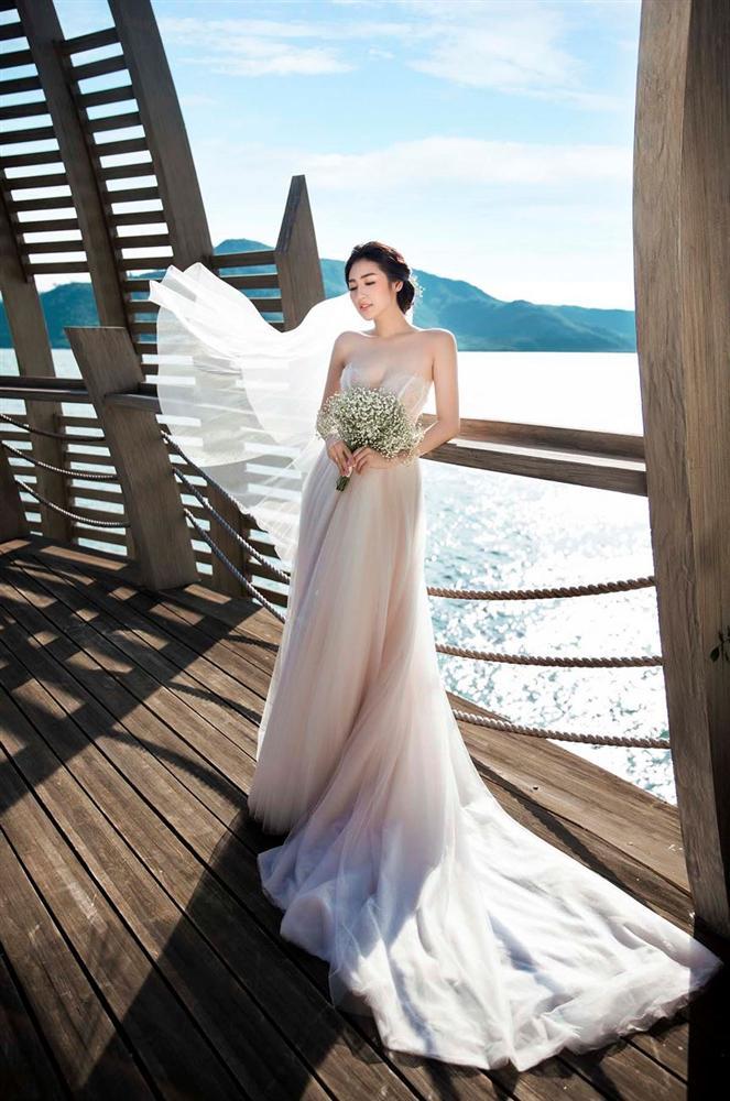 Ngoài Sĩ Thanh Oh my chuối, chưa cô dâu nào dám chơi trội biến bodysuit xuyên thấu thành váy cưới-9