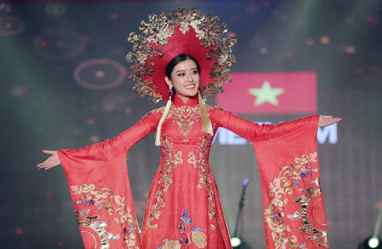 Bùi Phương Nga đẹp nghẹn lời trong bộ quốc phục Ngũ Phụng Tề Phi tại Miss Grand International 2018-9