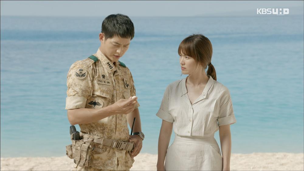 Diễn đã không hay, tài sao chép váy áo của Khả Ngân trong Hậu duệ mặt trời lại còn vô cùng ngược mắt-1