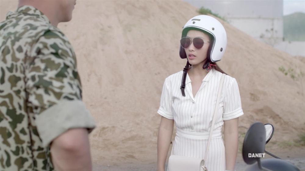 Thời trang Song Hye Kyo trong Hậu Duệ Của Mặt Trời  ELLE